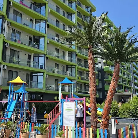 Casa Culorilor & Prima Linie La Mare Апартаменты Нэводари
