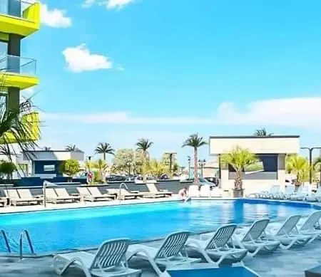 Casa Culorilor & Prima Linie La Mare Navodari